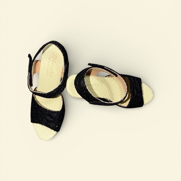 Chic Black Wedge Sandals - Picture 2 of 3